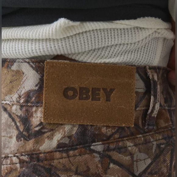 OBEY Classic Baggy Printed Pant,Color Camo, Retail Price $98.00 USD - Picture 4 of 16